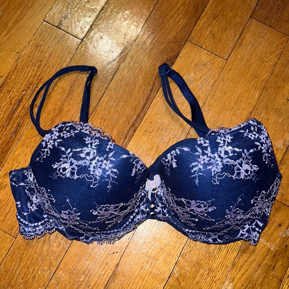 Victoria’s Secret push up bra. Size 32D
